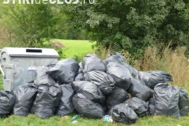 1.200 de saci de gunoi au strans voluntarii din gradinile botanice din Cluj, Bucuresti si Craiova
