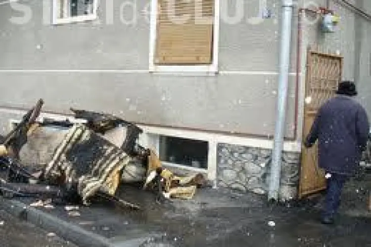 Incendiu pe strada Constantin Brancusi! O mansarda a luat foc - FOTO