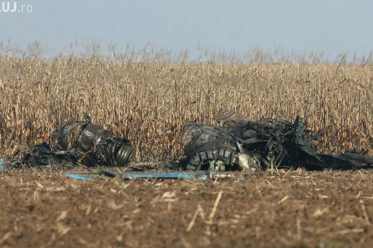 Pilotii morti in accidentul aviatic de la Campia Turzii vor fi inmormantati miercuri si joi