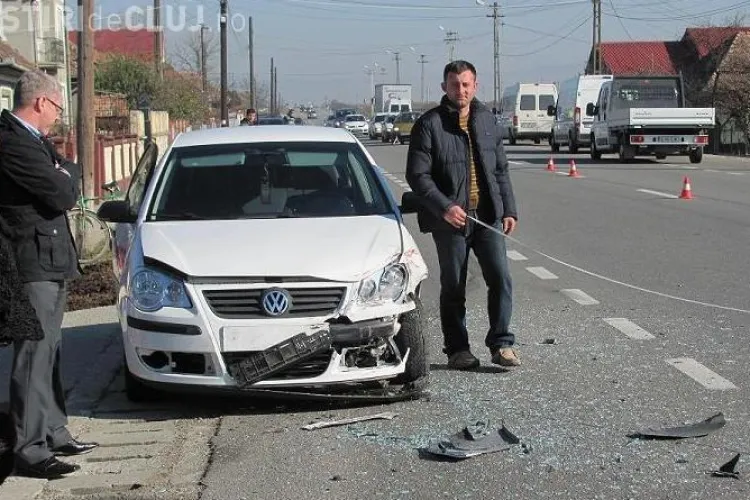 Accident la Iclod! Doua masini s-au tamponat si o persoana a ajuns la spital - FOTO