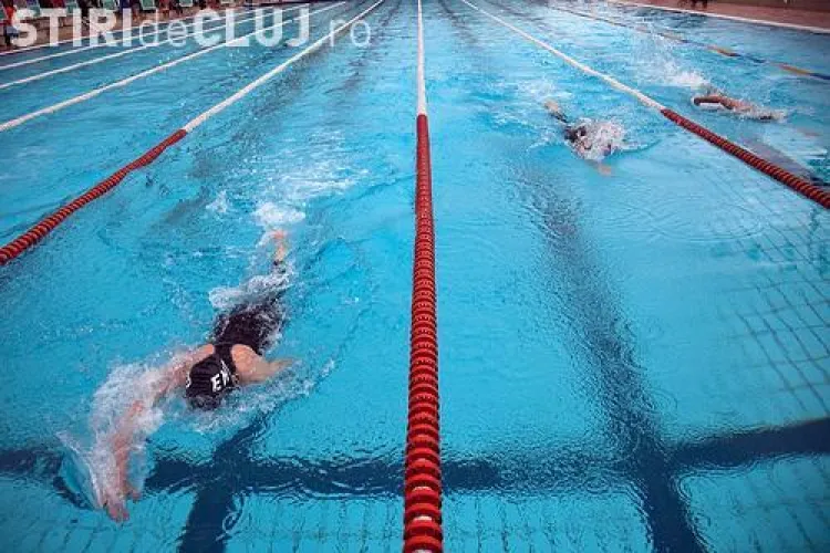 Piscina Olimpica, administrata de UTCN, si bazinul UBB Cluj, din parcul Hatieganu, inchise pentru ca apa este plina de mizerie