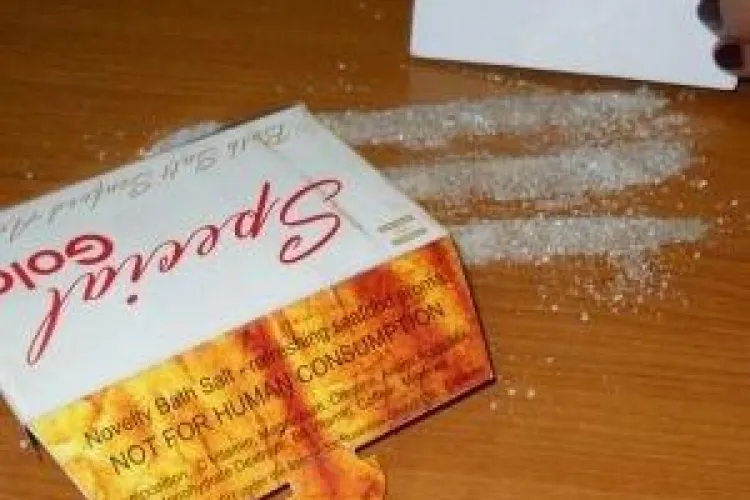 Trei tineri din Campia Turzii, intre care si fiul unui consilier local, arestati pentru ca vindeau droguri la petreceri