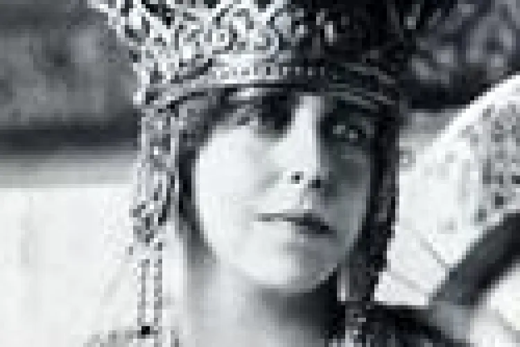 Expozitie dedicata reginei Maria la Casa Municipala de Cultura din Cluj