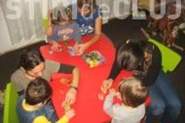 Studentii de la Facultatea de Psihologie Cluj ajuta copiii cu autism