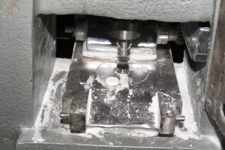 Doua laboratoare de producere a drogurilor, gasite in Cluj si Zalau! Au fost confiscate si 10 kg de droguri VIDEO si FOTO