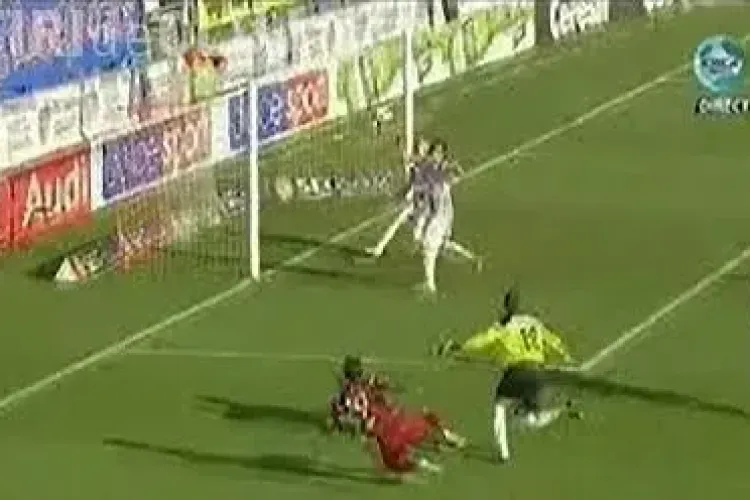 Ratare uriasa a lui Culio! Sergiu Costin, de la Otelul Galati, a scos de pe linia portii - VIDEO