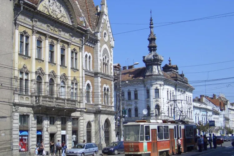 Cladirile baroce din Cluj Napoca "mutilate" cu geamuri termopan