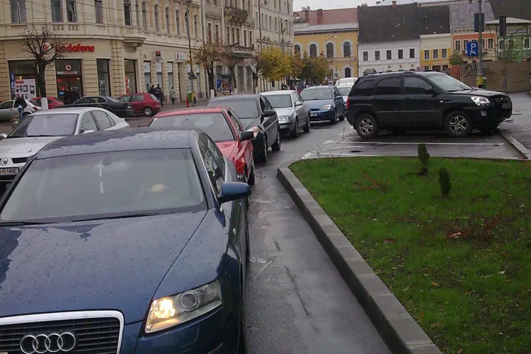 Abia inaugurata,  bariera de la parcarea din Piata Unirii din Cluj-Napoca se blocheaza de cateva ori pe zi si incurca circulatia! 