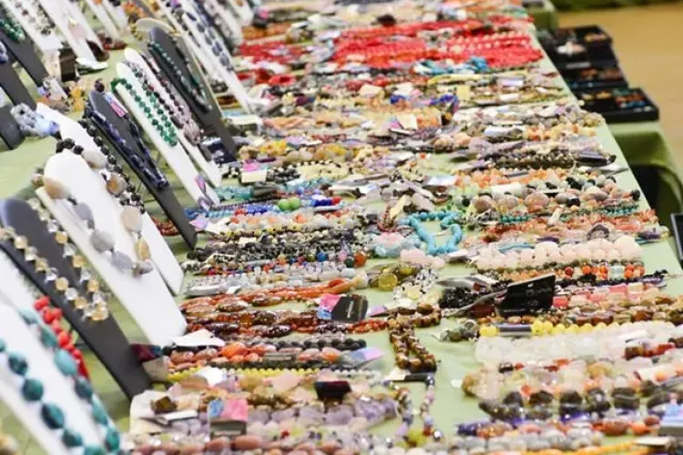 Bijuterii cu tematică marină și accesorii pentru orice preferințe, la Expomineralia și Bag Expo, în Iulius Mall Cluj (P)