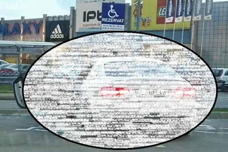 Parcare la Polus pe două locuri cu handicap! Când ne vom civiliza? - FOTO