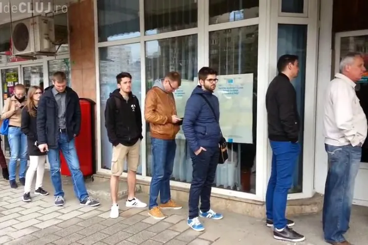 Cozile sunt la ordinea zilei la Oficiul Vamal Cluj. ”Pe angajați îi doare în cot de noi”  - VIDEO