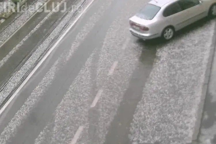 Grindină cât oul la Cluj. S-a rupt cerul - VIDEO