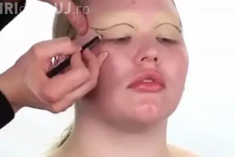 Fata asta s-a lăsat pe mâna unui make-up artist profesionist. Ce a ieșit e incredibil - FOTO