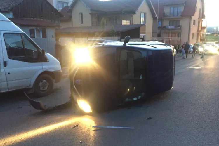 Un șofer mort de beat s-a răsturnat în cartierul Mărăști! Conducea o mașină de la Curtea de Conturi - VIDEO