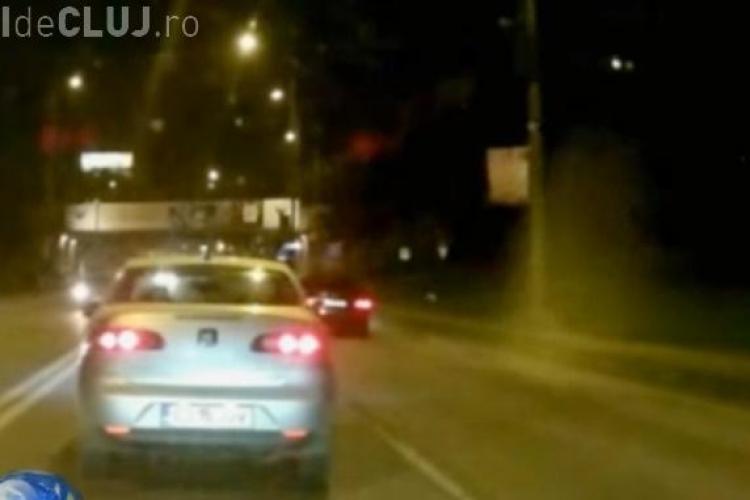 L-a filmat în Cluj-Napoca exact când arunca gunoaiele pe geamul mașinii - VIDEO