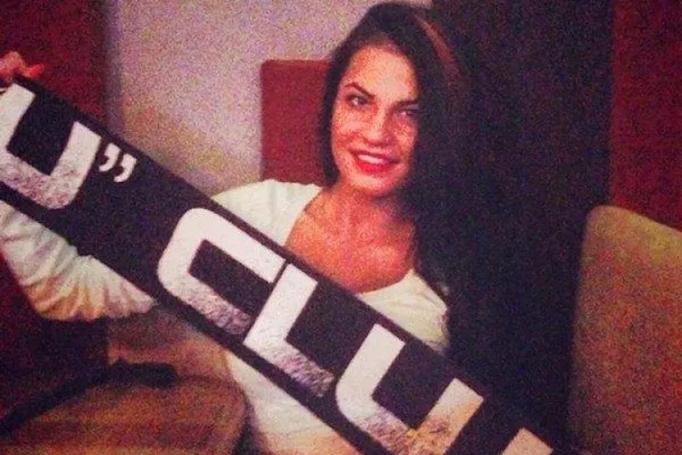 Cea mai sexy fană a U Cluj: Plângem ușor... de la gazele lacrimogene - FOTO