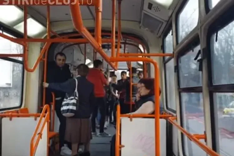 ”Răzbunarea maneliștilor”! Ce au făcut mai mulți tineri după ce doi rromi au fost bătuți în tramvai pentru că ascultau manele VIDEO