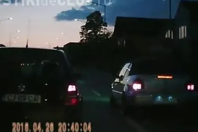 Taximetrist șicanat în trafic de doi șmecherași. De la ce a pornit TOTUL - VIDEO