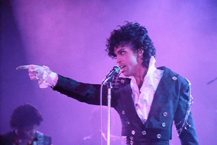 Încă o stea a muzicii a murit! Celebrul Prince s-a stins din viață