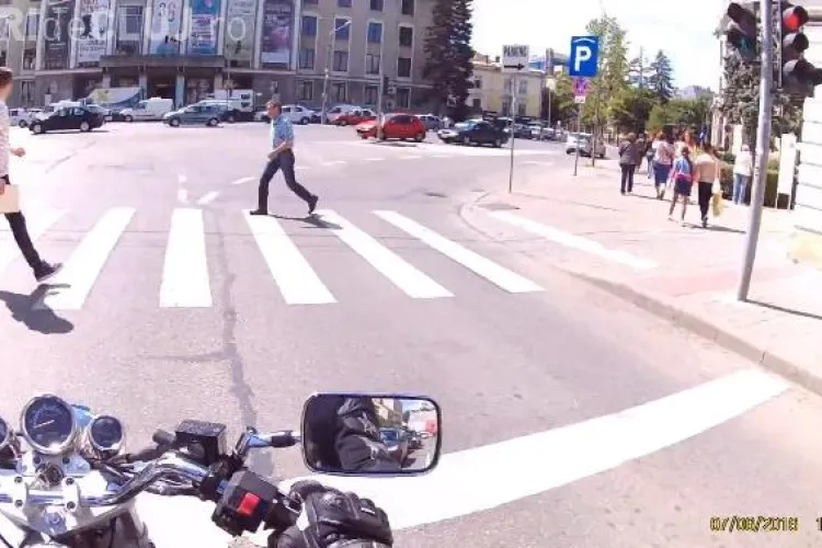 Trece pe roșu, nici o reacție - VIDEO