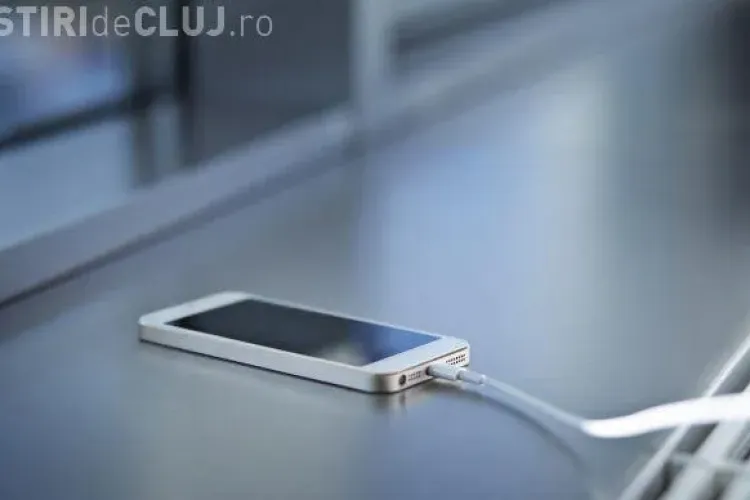 Un copil de 9 ani A MURIT dupa ce si-a pus telefonul la încărcat