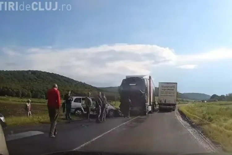 Accident mortal în Mureș. Doi morți și trei răniți - VIDEO ȘOC