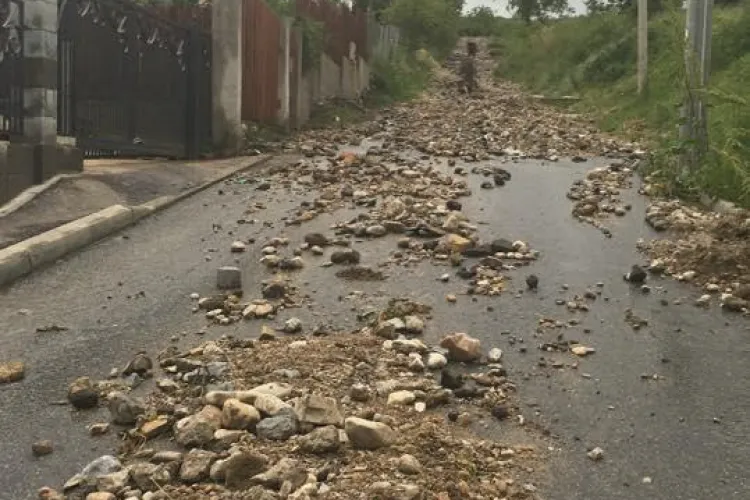 Cum explică Boc inundațiile din Cluj. Apele au făcut dezastru în curțile clujenilor FOTO