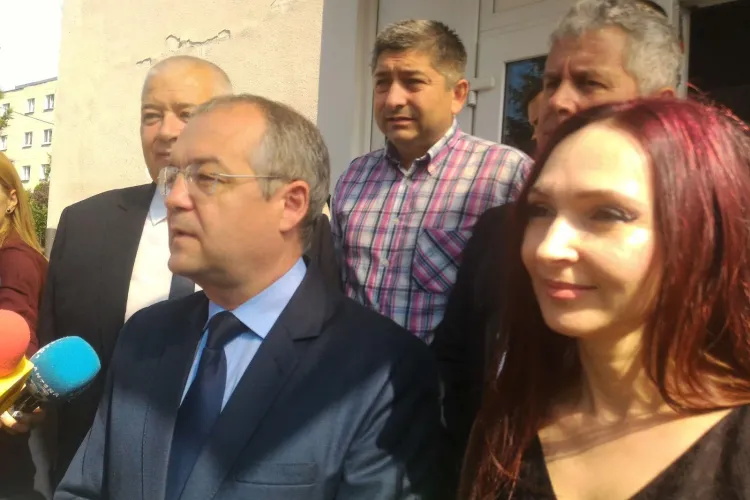 ALEGERI LOCALE 2016 Emil Boc a fost la vot. Ce a declarat la ieșirea din cabină