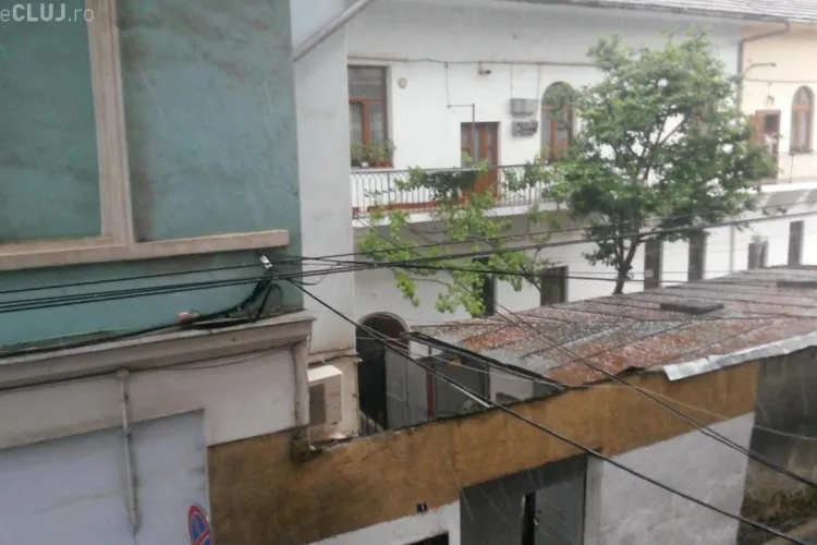 Rupere de nori la Cluj! Grindina a căzut în tot orașul - VIDEO