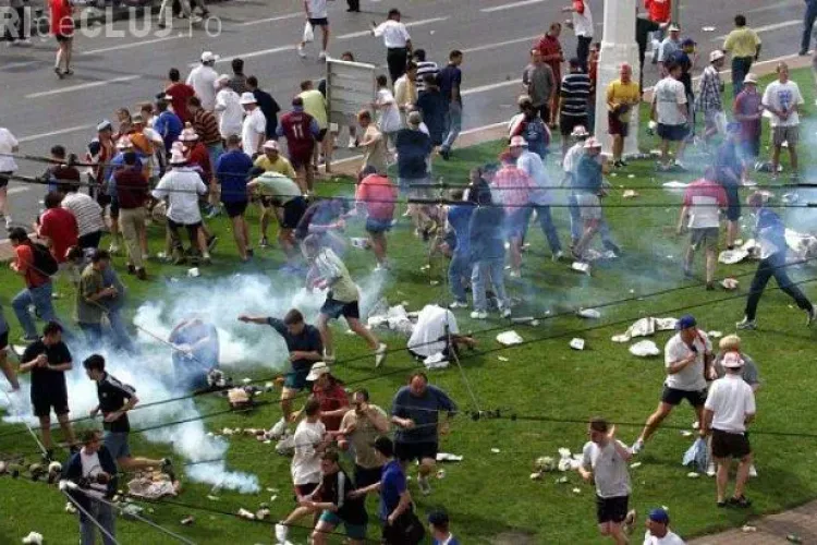 EURO 2016 Au început primele incidente! Sute de suporteri britanici s-au luat la bătaie cu francezii