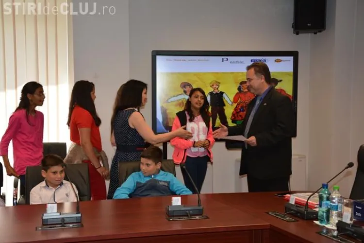 Elevi clujeni premiați în cadrul concursului de creaţie artistică în şcoli ”Pentru romi şi împreună cu aceştia”
