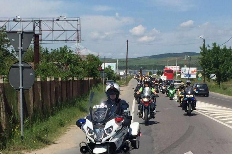 Marș al polițiștilor alături de motociciști la Cluj-Napoca. Moto: MOTOCICLIȘTII EXISTĂ ÎN TRAFIC!