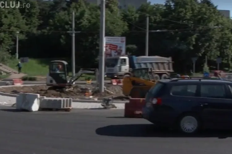 Sensurile giratorii de la Auchan și Iulius Mall au fost puse în funcțiune - VIDEO