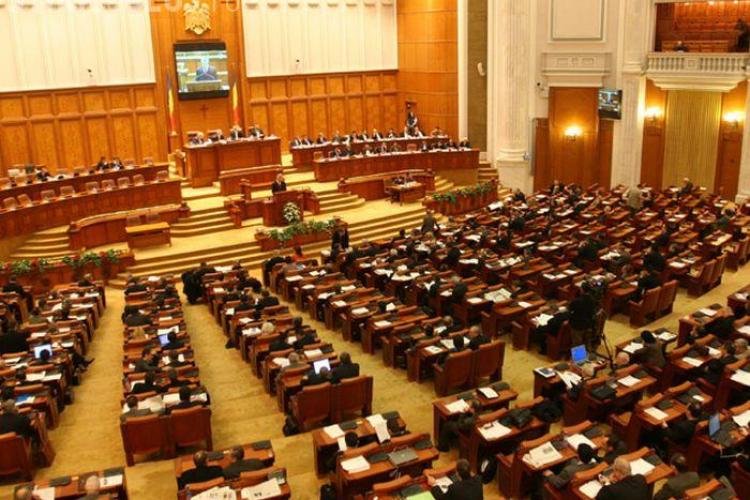 Parlamentarii au dezincriminat conflictul de interese pentru cei care şi-au angajat rudele înainte de 2013