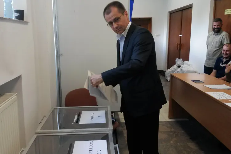 Ce a spus Buzoianu, după ce a fost învins de Emil Boc