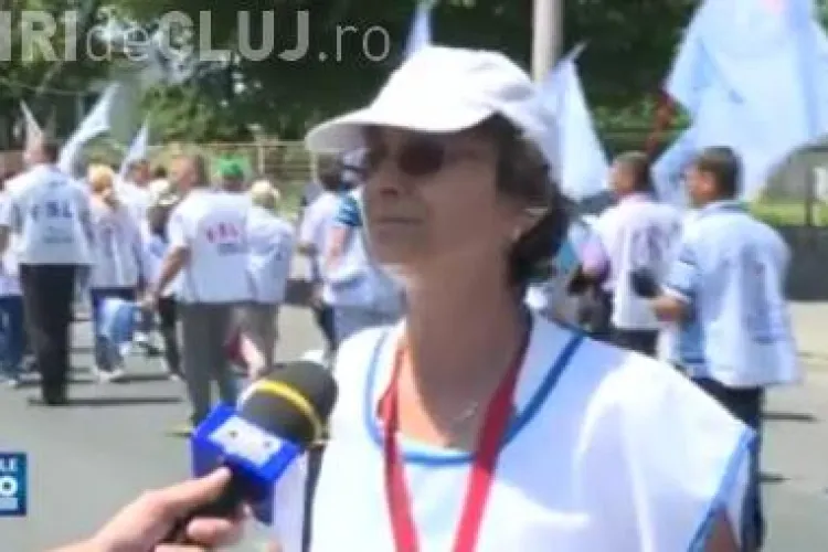 Dialog HALUCINANT între o profesoară de engleză și un reporter. Cum a reacționat când a primit o întrebare în limba engleză VIDEO