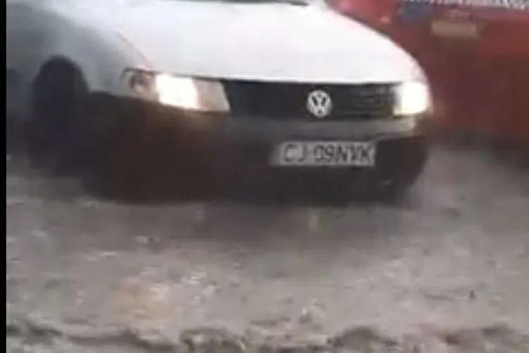 Furtuna de la Cluj a inundat străzile din zona Autogării Cluj - VIDEO