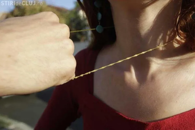 A atacat o femeie în Piața Gării și i-a smuls lănțișorul de la gât