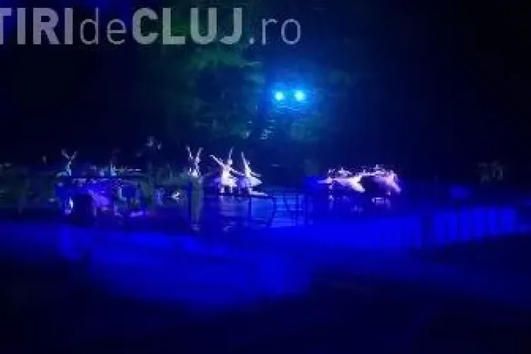 Mii de clujeni au participat la spectacolul ”Lacul Lebedelor” de pe lacul din Parcul Central VIDEO