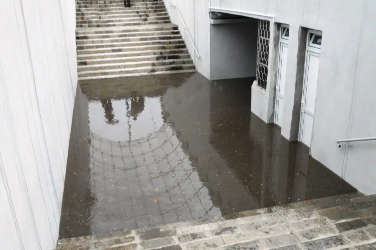 Pasajul din Mănăștur, proaspăt inaugurat, a fost INUNDAT - FOTO