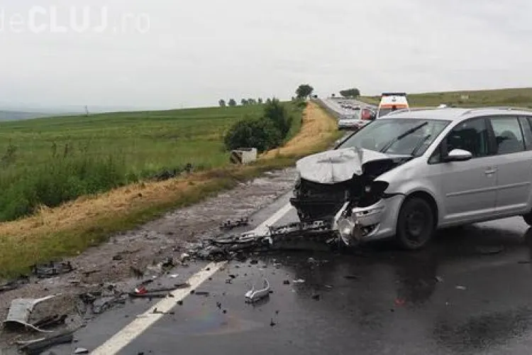 Accident GRAV pe ruta Cluj - Turda. O mașină s-a rupt în două