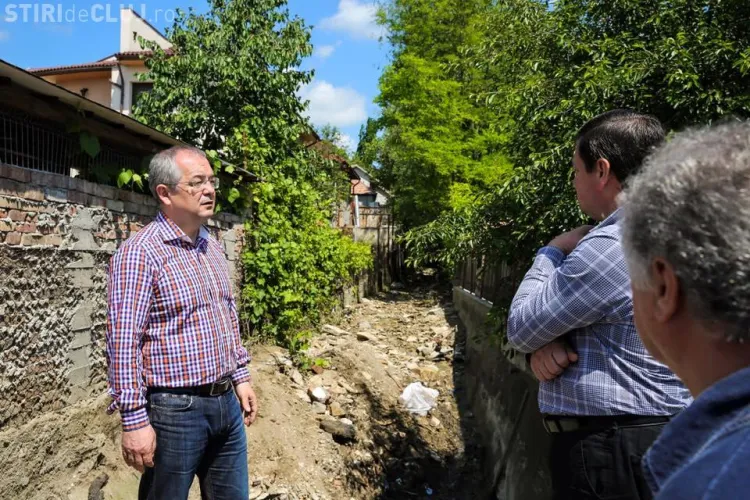 Lucrări la Cluj-Napoca în zona afectată de inundații. Canalele erau înfundate cu deșeuri de la construcții