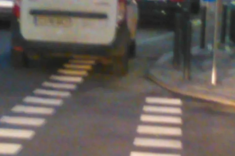 Ce a pățit un biciclist clujean cu o mașină parcată pe pistă: Îl fac vedetă peste tot - VIDEO