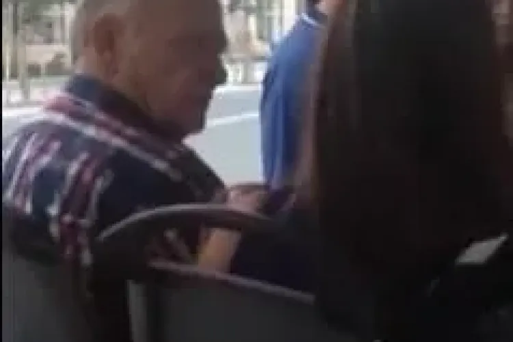 Incident într-un troleibuz din Cluj-Napoca. Tânără agresată pentru că vorbea la telefon - VIDEO