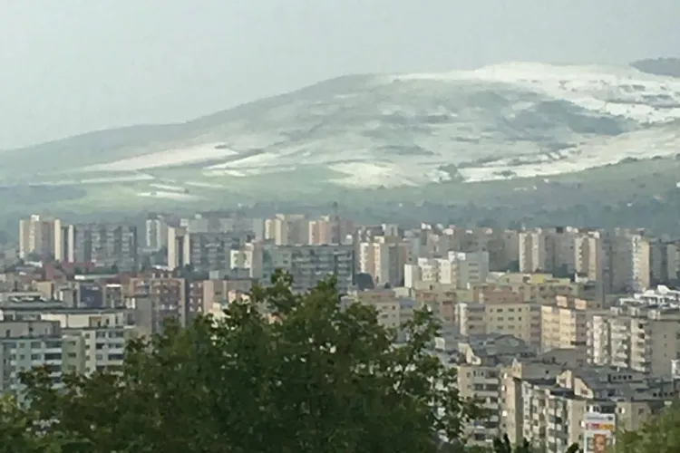 Grindina a acoperit dealurile Clujului cu un strat de gheață - FOTO