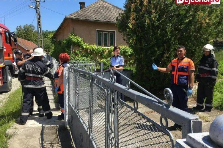 Descoperire MACABRĂ la Dej. Un bărbat a fost găsit mort în propria casă după două săptămâni VIDEO