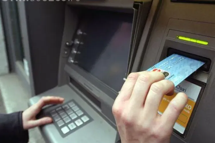 VIDEO - Cum verifici dacă ATM-ul bancar are montat un dispozitive de clonare a cardurilor