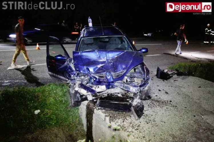CLUJ: Accident cu 4 victime la Nima. Un șofer a intrat direct într-o mașină parcată în fața unui restaurant VIDEO