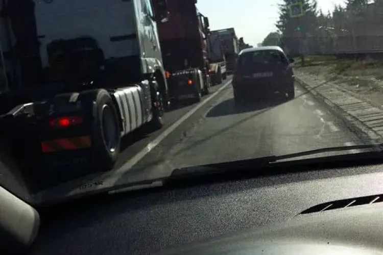 Floreștiul este blocat de TIR -uri - FOTO