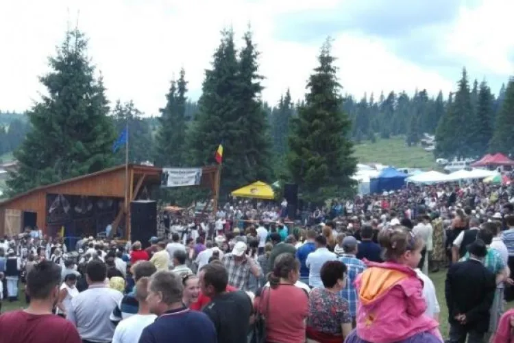 Sărbătoarea Tradiţională de la Crucea Iancului se apropie. Va fi un mare spectacol de muzică populară